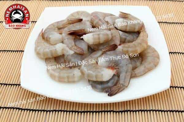 Tôm tươi - nguyên liệu của nem hải sản Bảo Khang
