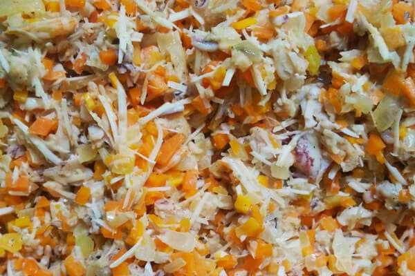 Nhấn vào ảnh để phóng to pha-trộn-nguyên-liệu-món-nem-hải-sản- hướng dẫn cách làm nem